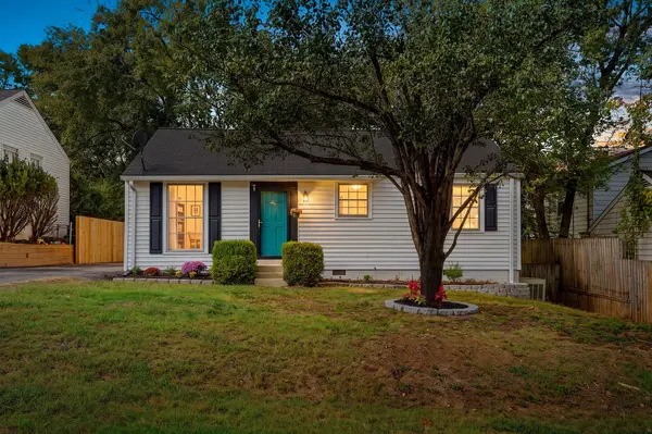 5609 Meadowcrest Ln, Nashville, TN 37209