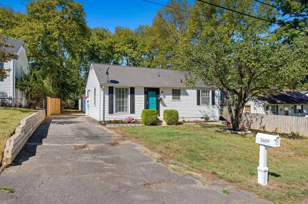5609 Meadowcrest Ln, Nashville, TN 37209