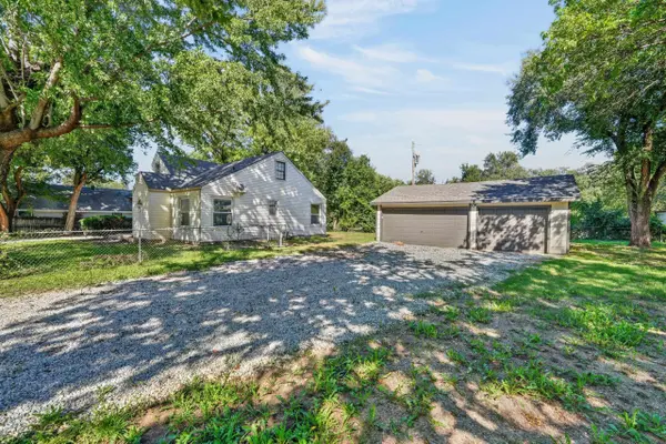 3426 E Navajo Ln, Wichita, KS 67216