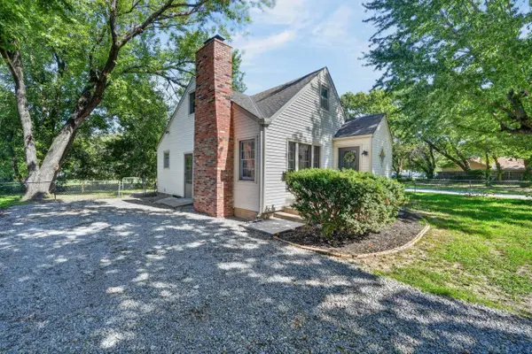 3426 E Navajo Ln, Wichita, KS 67216