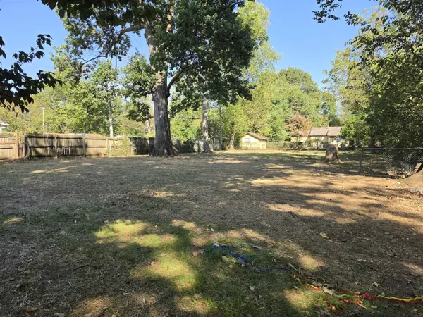 2753 W Grand ST, Springfield, MO 65802
