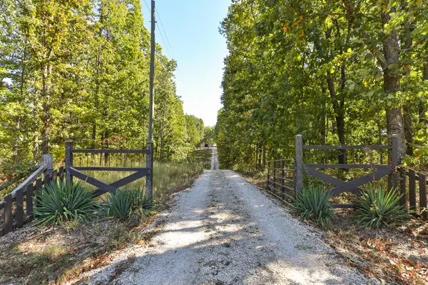 218 Brookside DR, Seymour, MO 65746