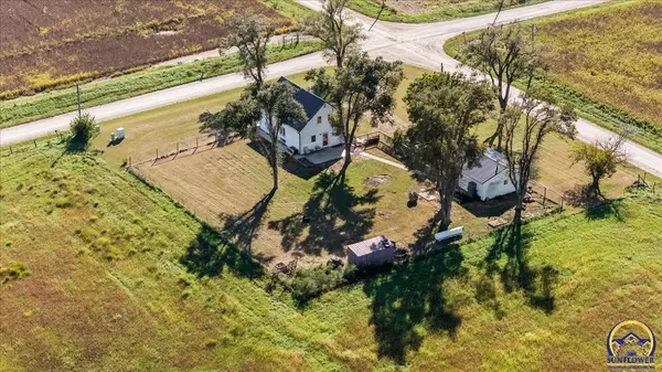 102 N 1st RD, Overbrook, KS 66524-8801