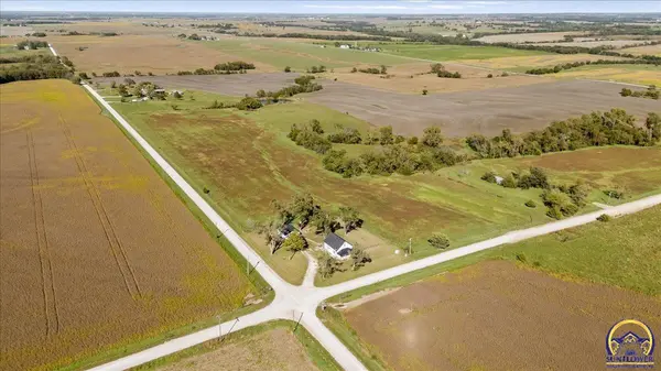 102 N 1st RD, Overbrook, KS 66524-8801