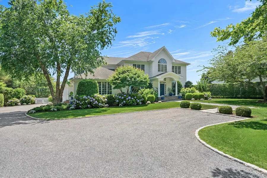9 Millfarm LN, Water Mill, NY 11968