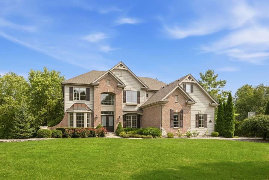 3818 Grand View CT, St. Charles, IL 60175