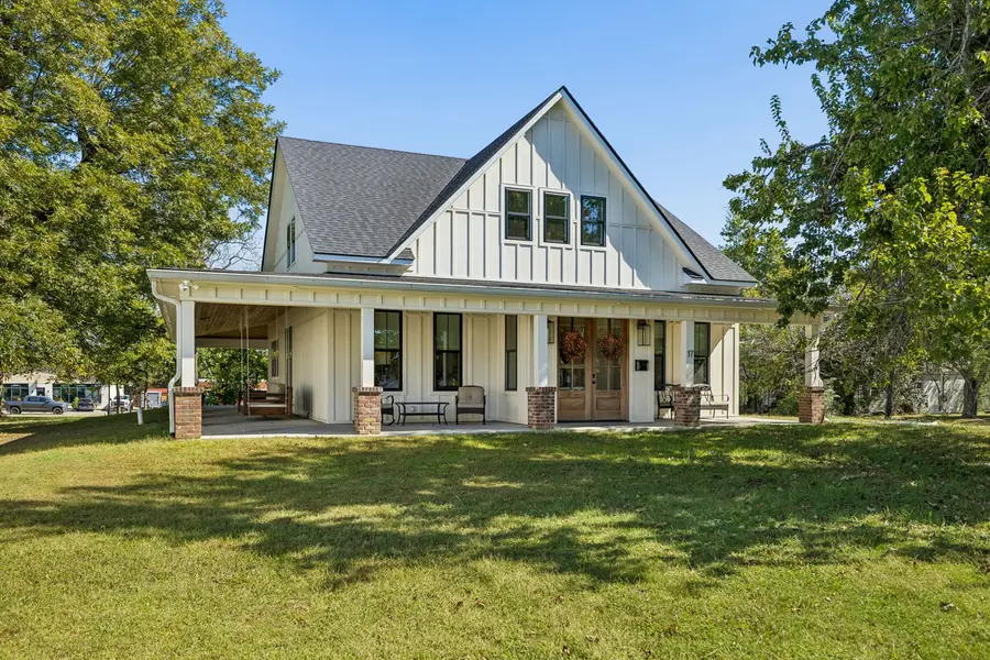 17 E 1st Ave, Hohenwald, TN 38462