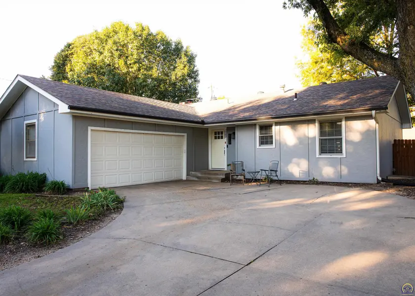 413 S Aquarius ST, Silver Lake, KS 66539