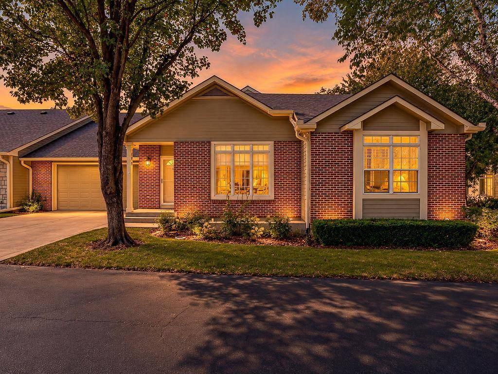 18665 W 158th TER #400, Olathe, KS 66062