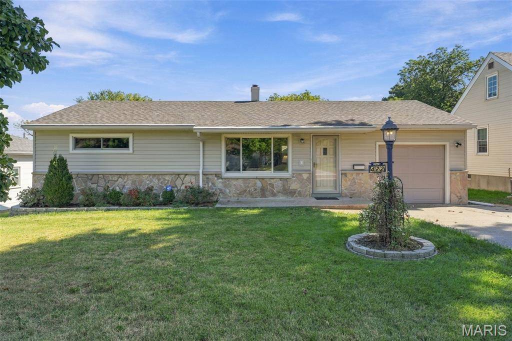 422 Barron LN, Webster Groves, MO 63119