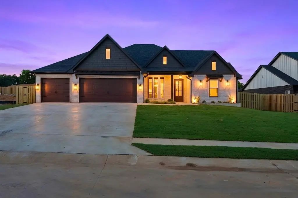 16426 Clearview Drive, Lindale, TX 75771
