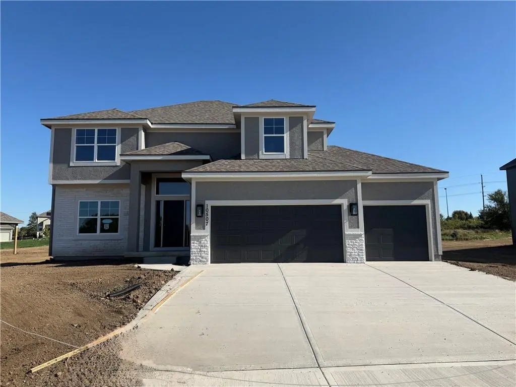 10507 N Highland PL, Kansas City, MO 64155