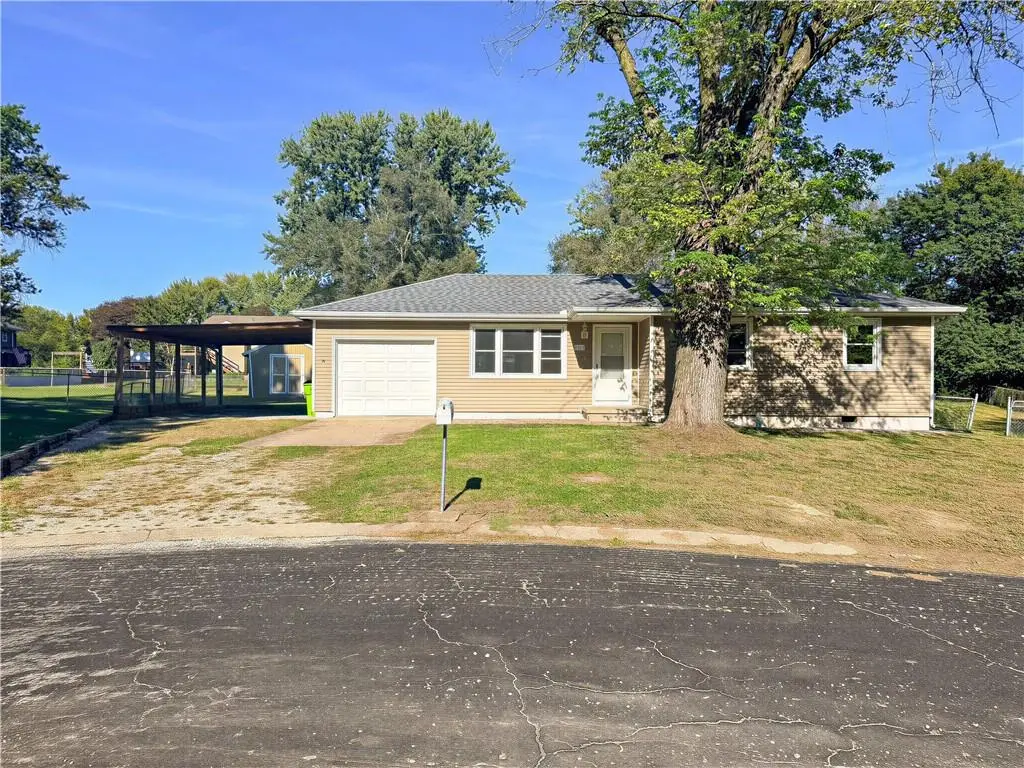 2806 Wesley CT, Sedalia, MO 65301
