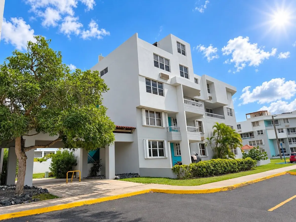 AVE. CHALETS COND. CHALETS DE LA PLAYA #APT. 132, Vega Baja, PR 00693