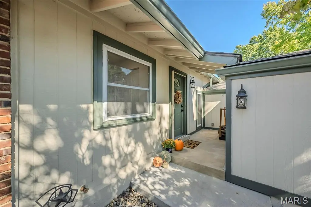 873 Delmonico DR, Manchester, MO 63021