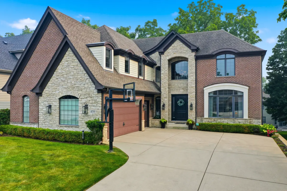 439 Pond View LN, Bartlett, IL 60103