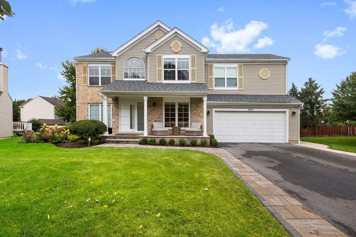 975 Aster CT, Lake In The Hills, IL 60156