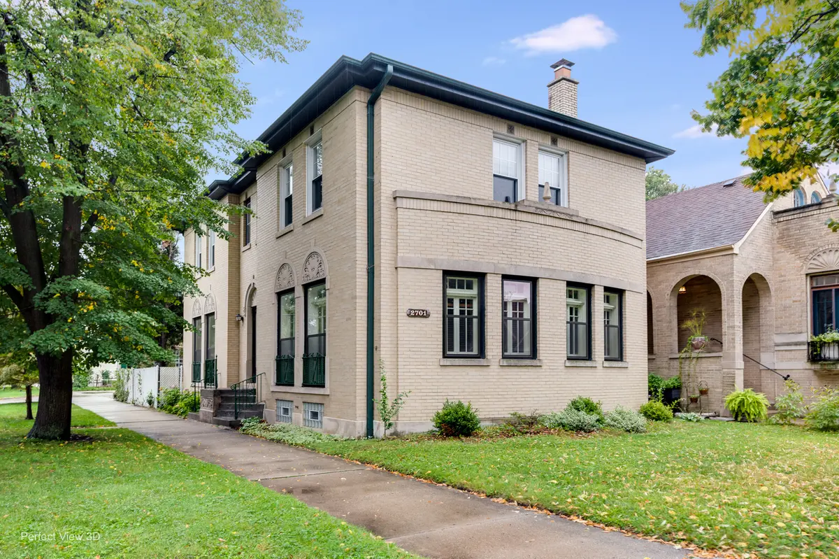 2701 W Farwell AVE, Chicago, IL 60645