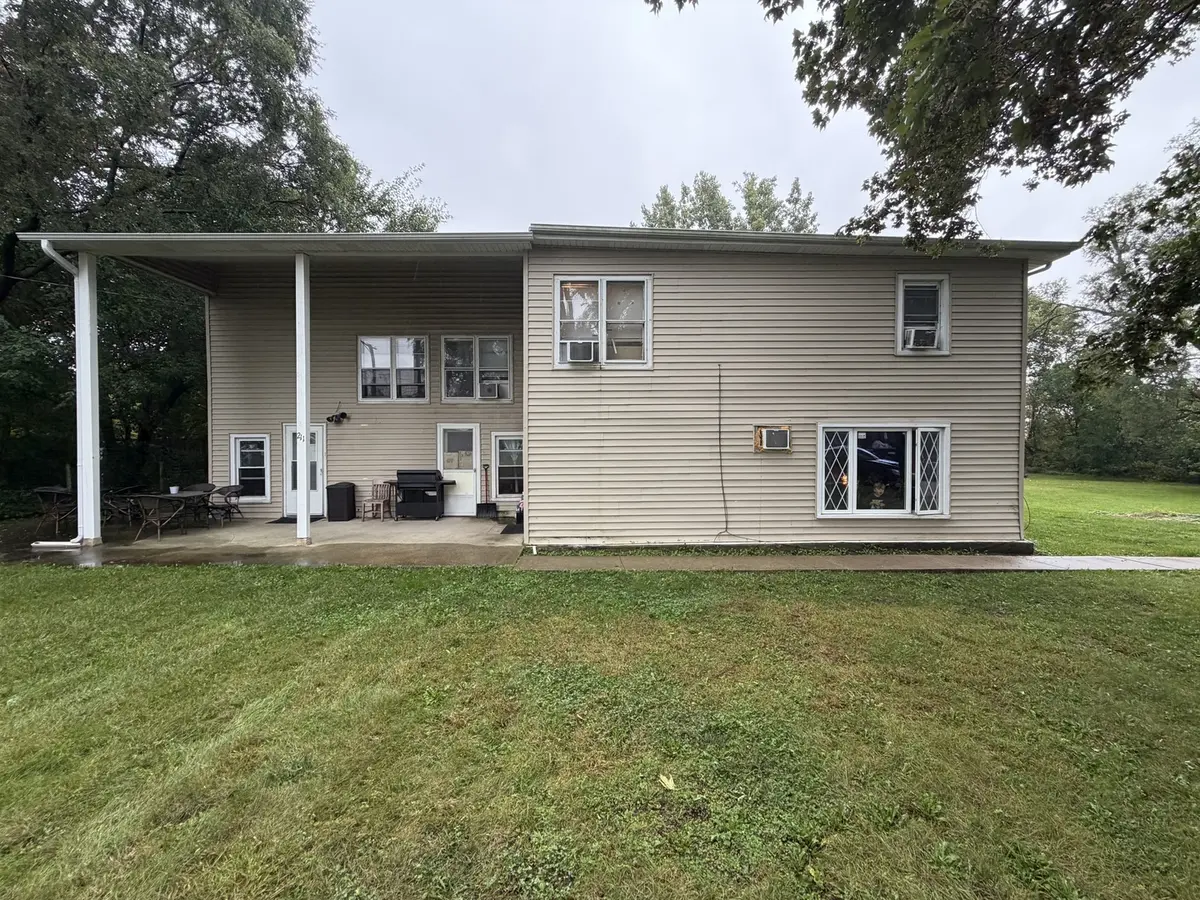 211 W Woodlawn AVE, Hinckley, IL 60520