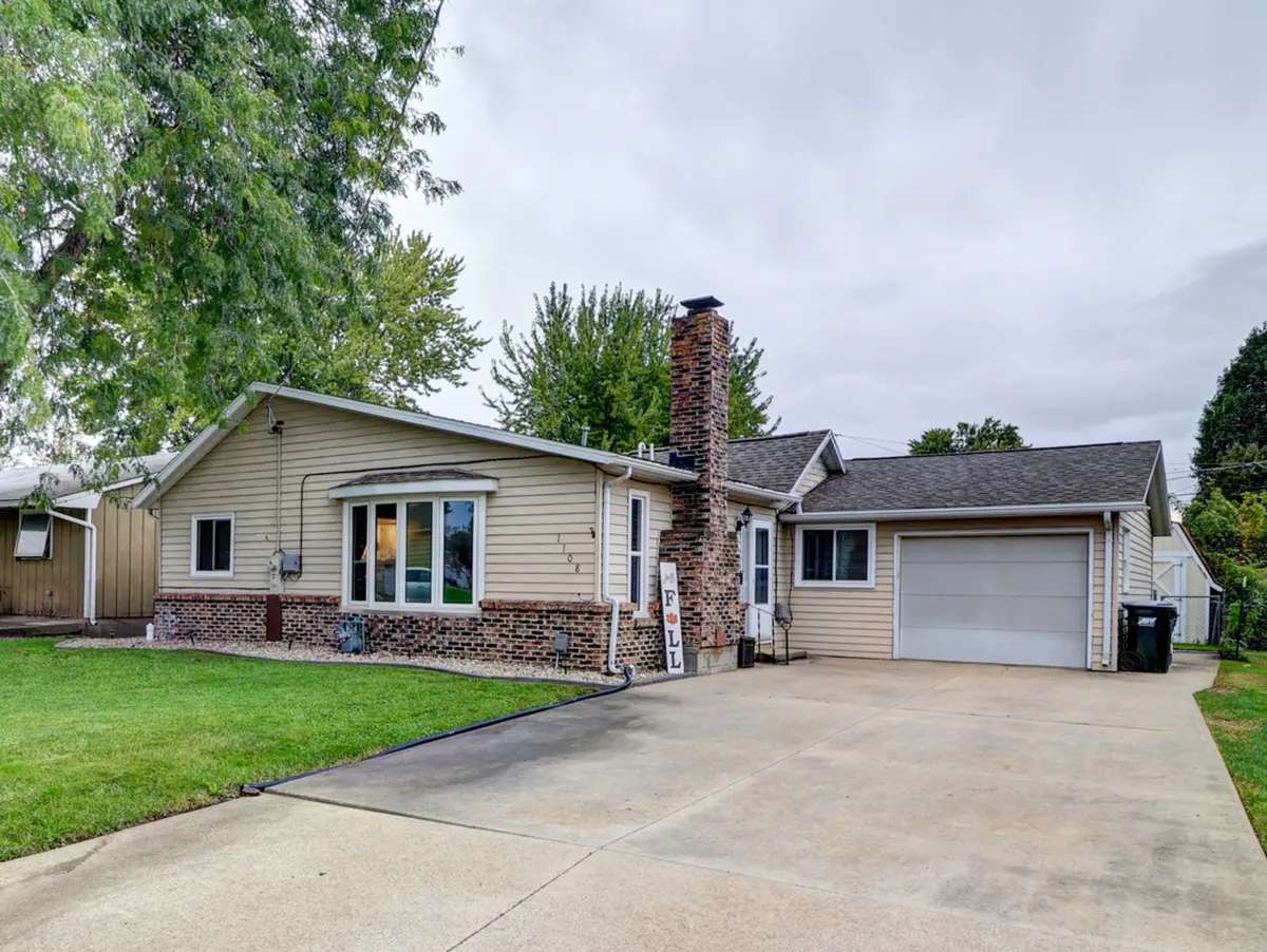 1108 E 14th ST, Sterling, IL 61081