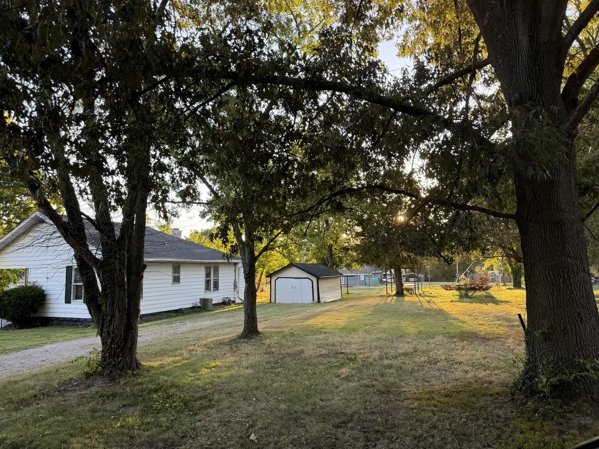 200 N Cherry ST, Desoto, IL 62924