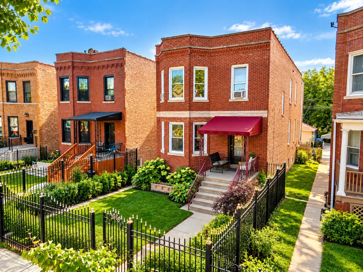 3916 N Kedzie AVE #1, Chicago, IL 60618