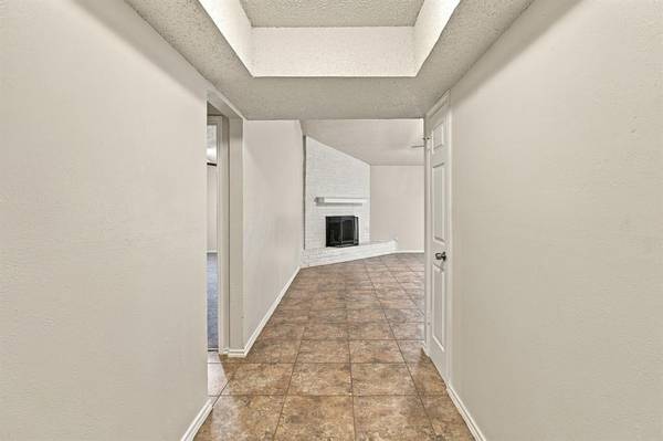 4807 Crestmont Court, Arlington, TX 76017