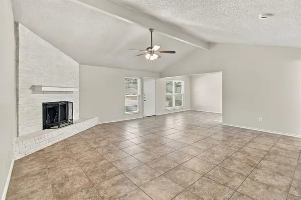 4807 Crestmont Court, Arlington, TX 76017