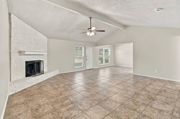 4807 Crestmont Court, Arlington, TX 76017