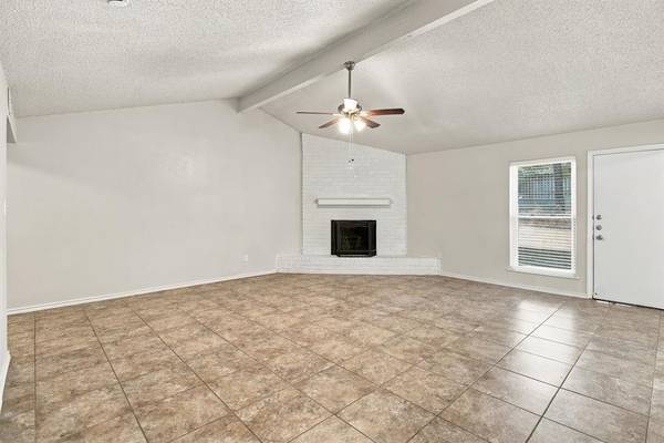 4807 Crestmont Court, Arlington, TX 76017