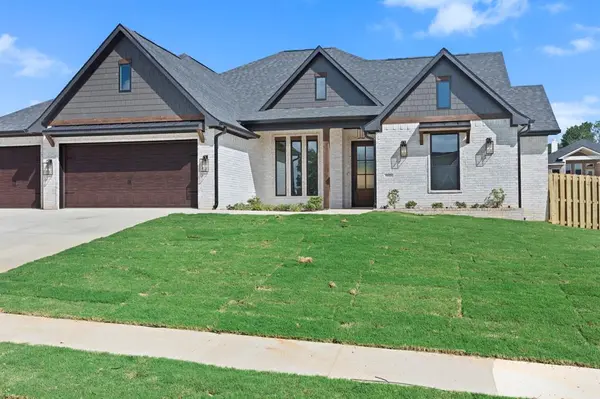 16426 Clearview Drive, Lindale, TX 75771