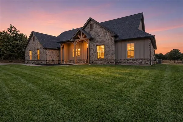127 Paradise Oaks Court, Paradise, TX 76073