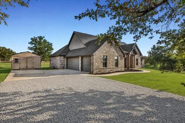 127 Paradise Oaks Court, Paradise, TX 76073