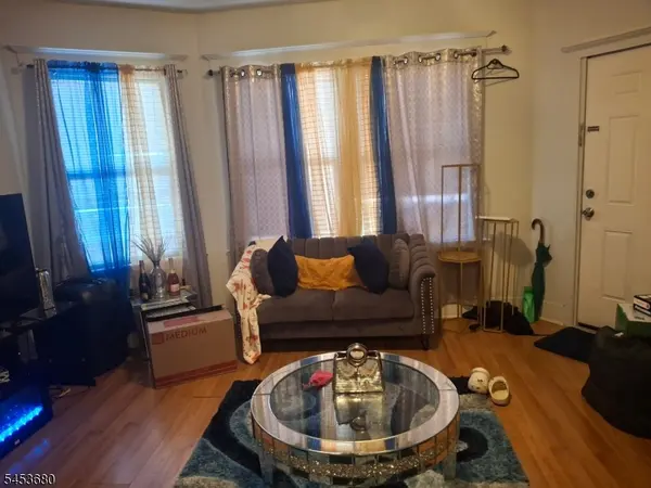 554 Norwood St, East Orange City, NJ 07018