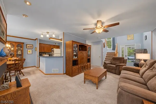 3 Weatherhill Rd, Hamburg Boro, NJ 07419