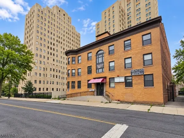 8 Baldwin Ave, Jersey City, NJ 07304