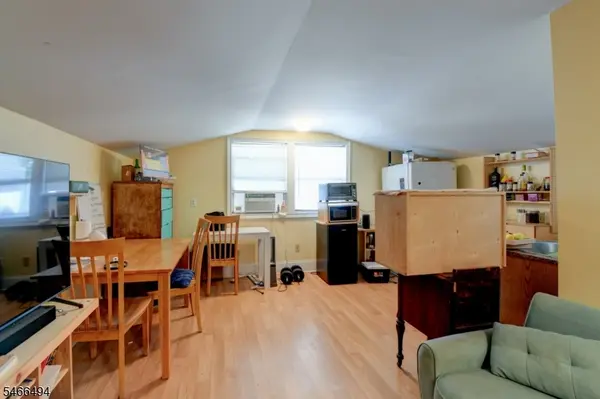 814 Kilsyth Rd, Elizabeth City, NJ 07208