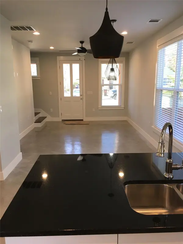 1009 Cherico ST #B, Austin, TX 78702