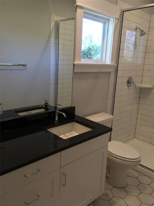 1009 Cherico ST #B, Austin, TX 78702