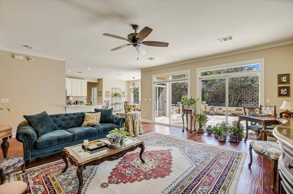 214 Goose Island DR, Georgetown, TX 78633