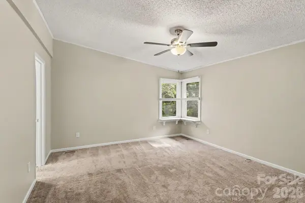 8204 Strawberry Point DR, Charlotte, NC 28215