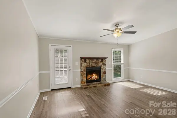 8204 Strawberry Point DR, Charlotte, NC 28215