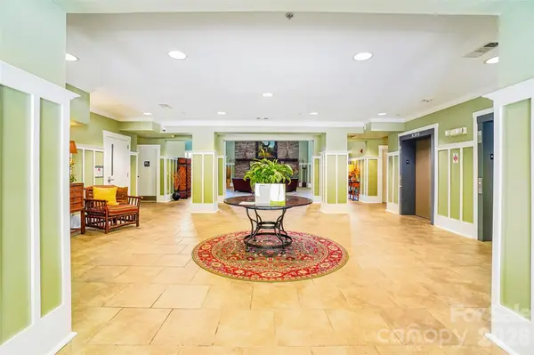 9 Kenilworth KNLS #201, Asheville, NC 28805
