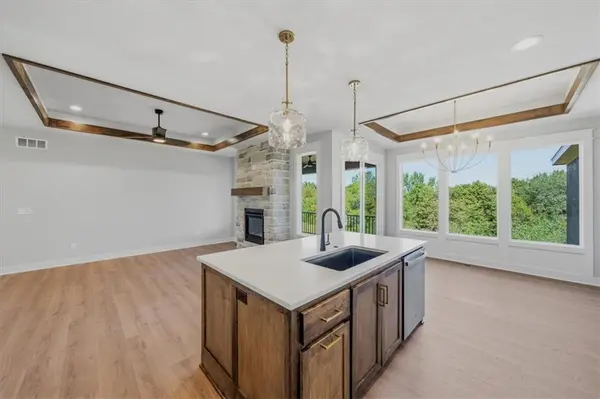 22194 W 116th TER, Olathe, KS 66061