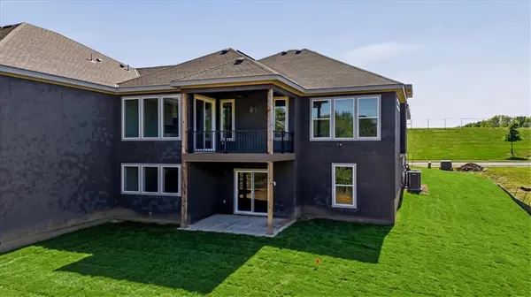 22194 W 116th TER, Olathe, KS 66061