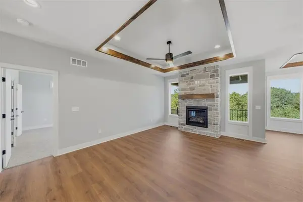 22194 W 116th TER, Olathe, KS 66061