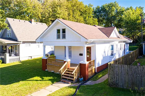 3020 Jules ST, St Joseph, MO 64501