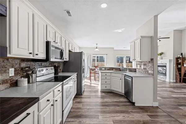 503 Heritage DR, Baldwin City, KS 66006