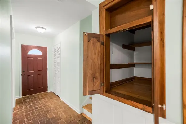 10006 Linden ST, Overland Park, KS 66207