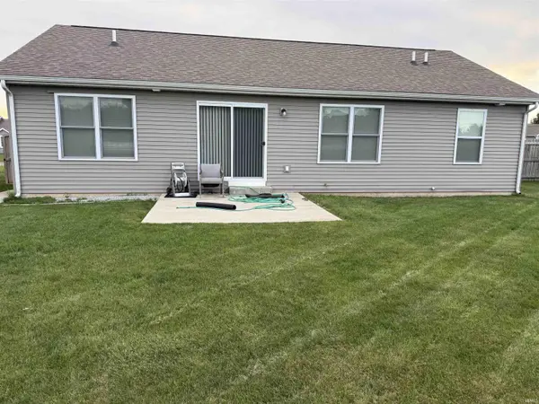 52604 Blue Winged TRL, South Bend, IN 46628-7715